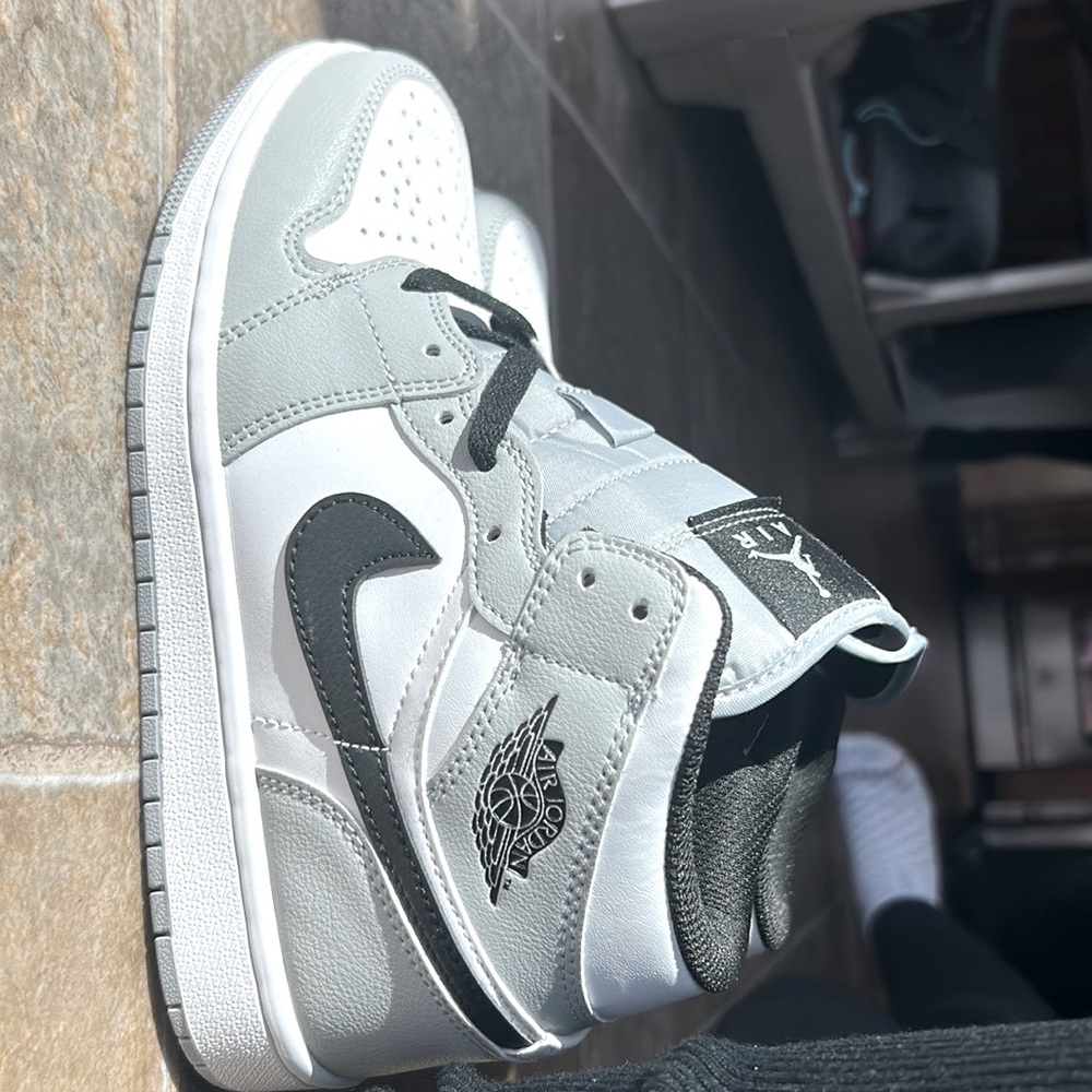 High top shoes size 7.5